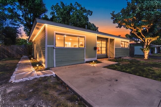 Building Photo - 2811 Morningside Ln