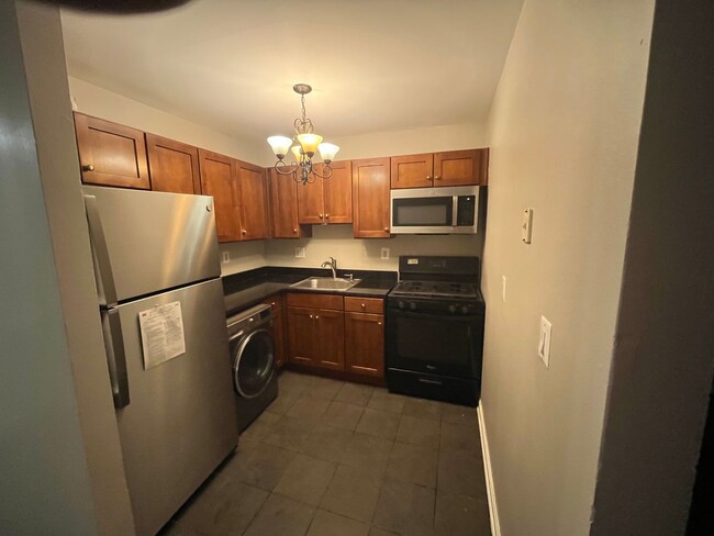 NEWLY AVAILABLE - RENOVATED 2 BR UNIT IN T... - NEWLY AVAILABLE - RENOVATED 2 BR UNIT IN T... Unidad 101 Rental