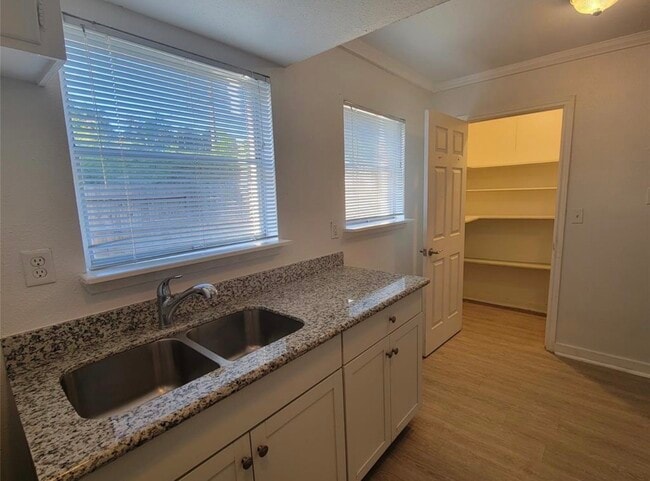 Photo - 806 Danna St