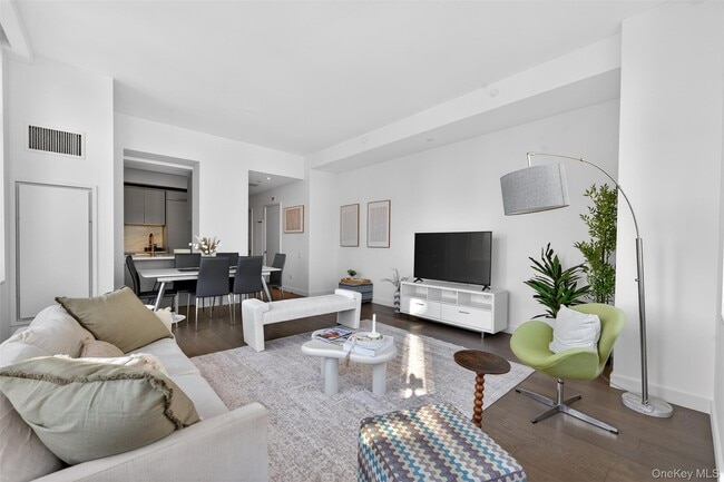 Photo - 305 E 51st St