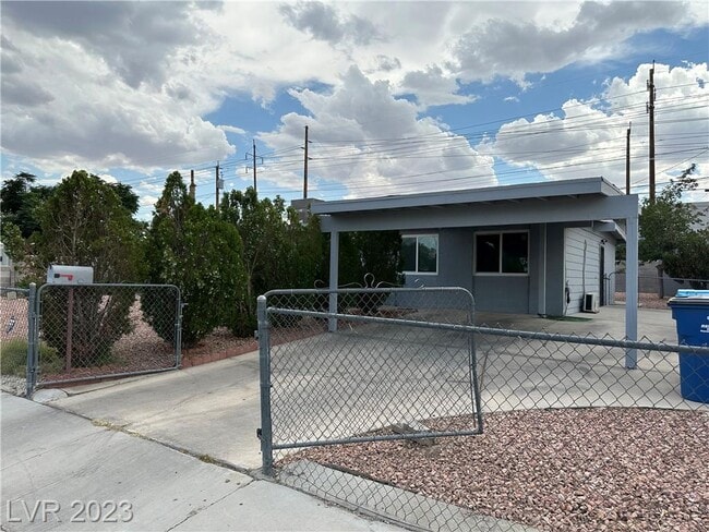 Photo - 2753 Talbot St