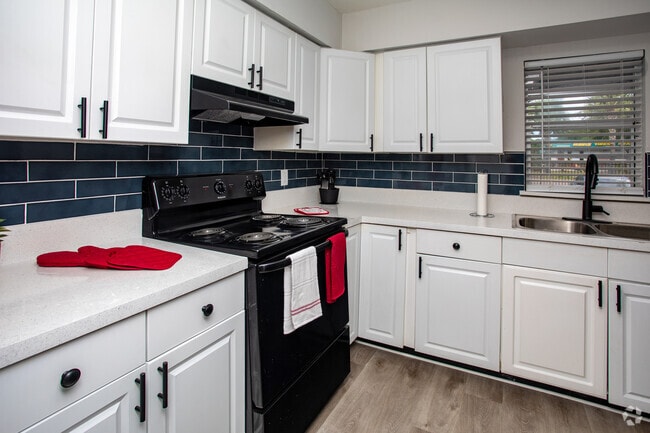 2BR,2BA-950SF