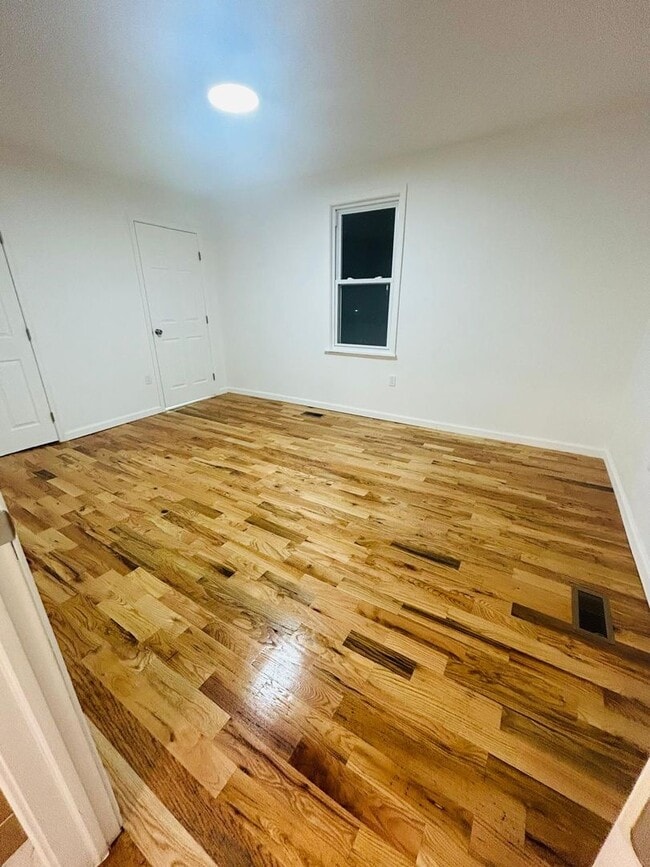 Building Photo - 118 County Rd Unit 118 County Road-left side