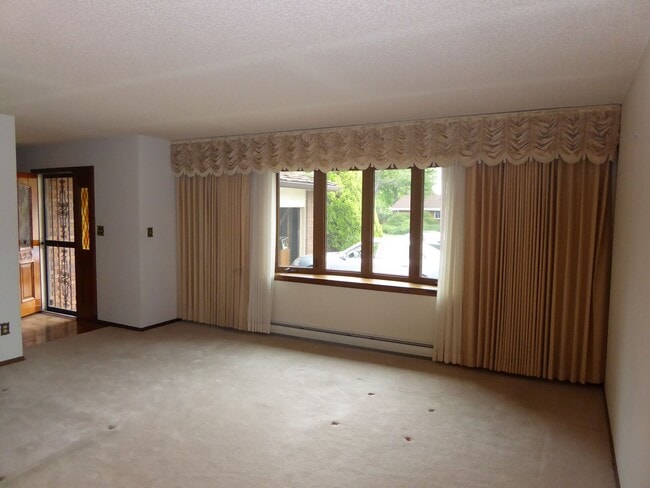 Photo - 7573 Lee Dr
