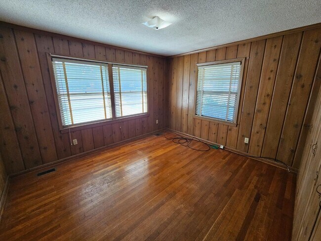 1507 Brennen Rd