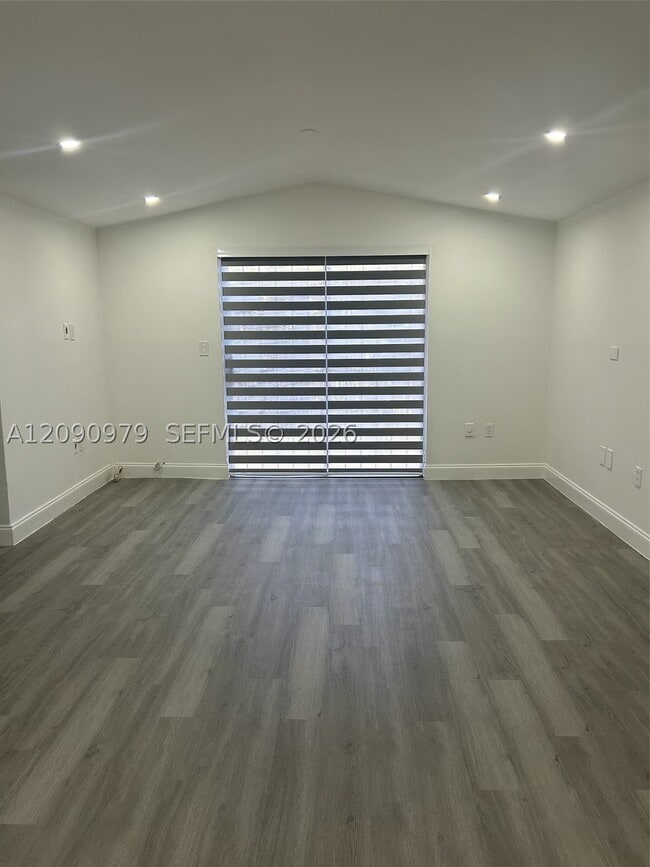 4725 NW 7th St Unit 110-3