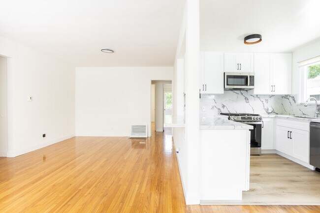 Photo - 728 N Edinburgh Ave Unit 728