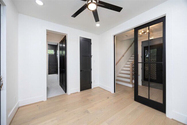 Building Photo - 1911 Lauderdale St