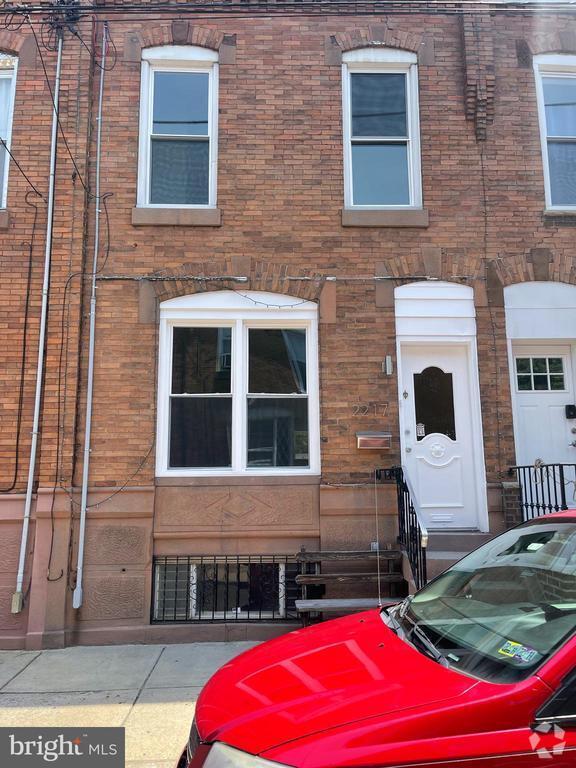 Building Photo - 2217 S Chadwick St Rental