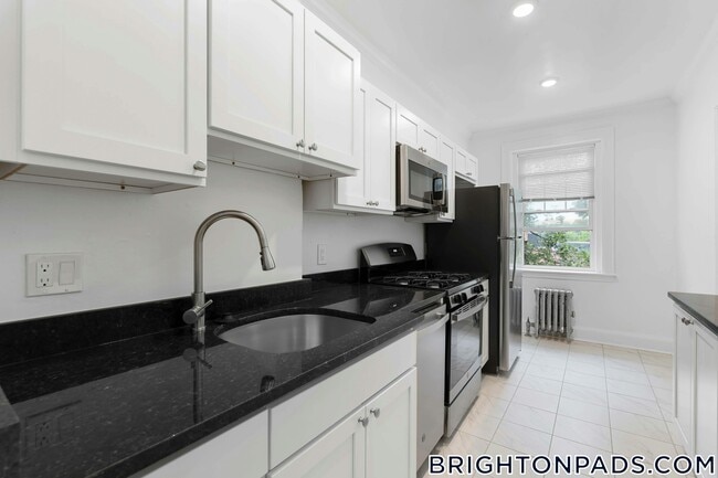 Building Photo - 100 Kilsyth Rd Unit 5