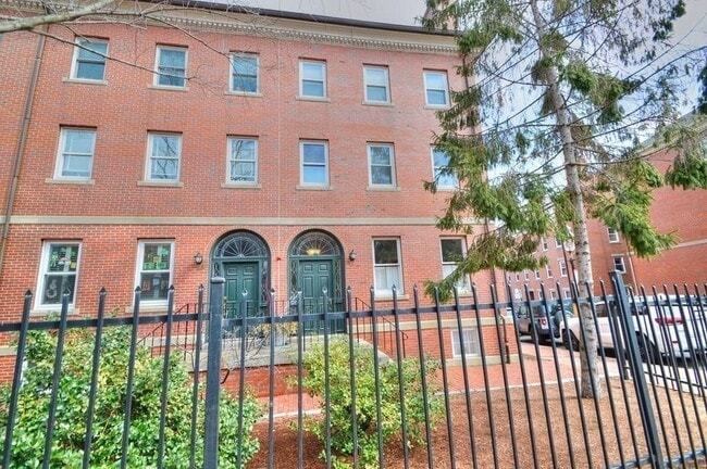 Building Photo - 21 Main St Unit D