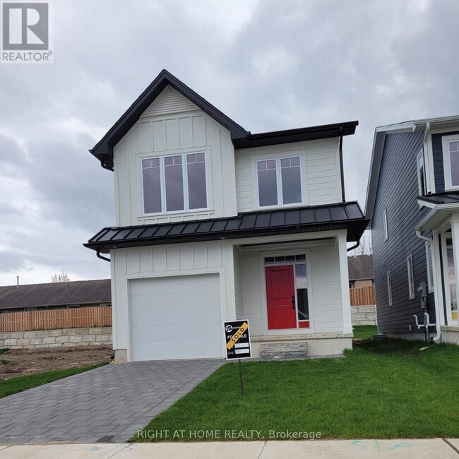 Photo - 961 Deveron Crescent