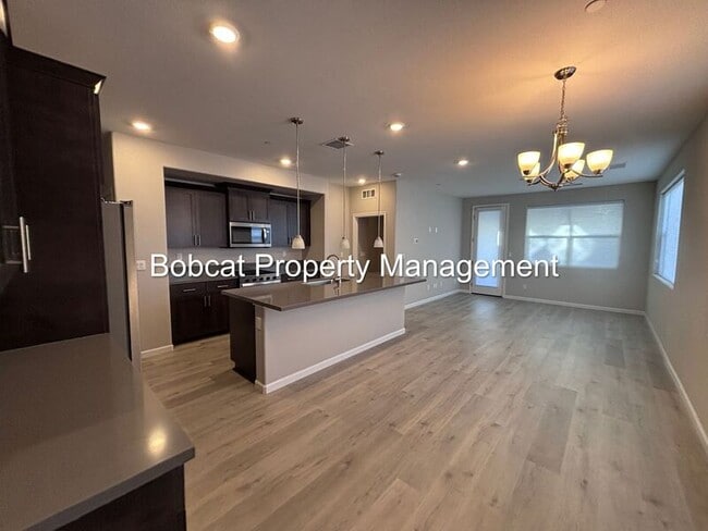 Photo - 860 Furlong Dr