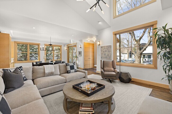 Photo - 204 N Monarch St