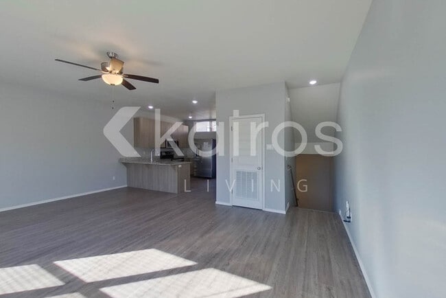 Photo - 1636 S Razorback Rd