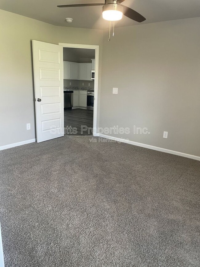 Photo - 220 Faded Rose Ln