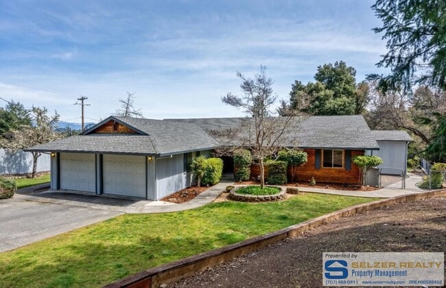 Building Photo - Roomy 3 bd. home in a beautiful Brooktrail...