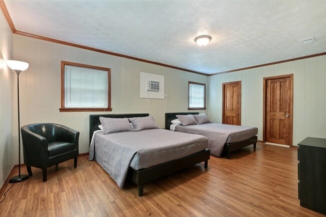 Photo - Large 3BR/2BA Ardsley Park House For Rent