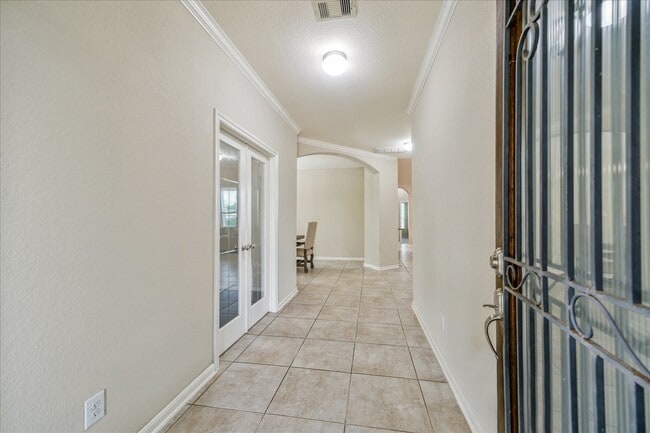 Photo - 1539 Giles Dr