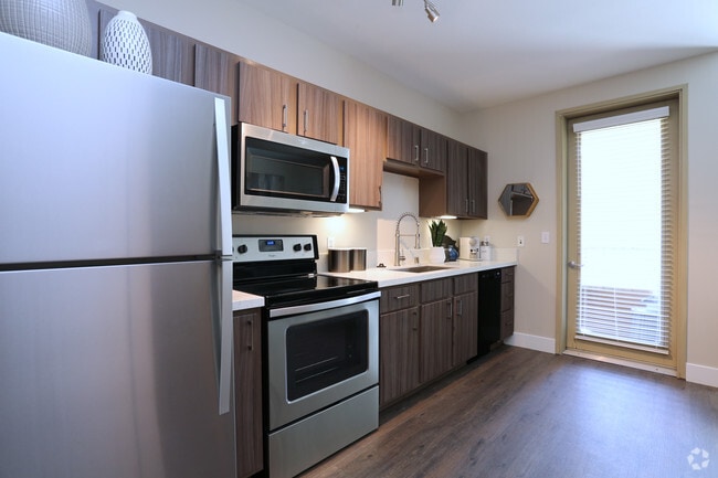 Studio, 1 BA - 413 SF