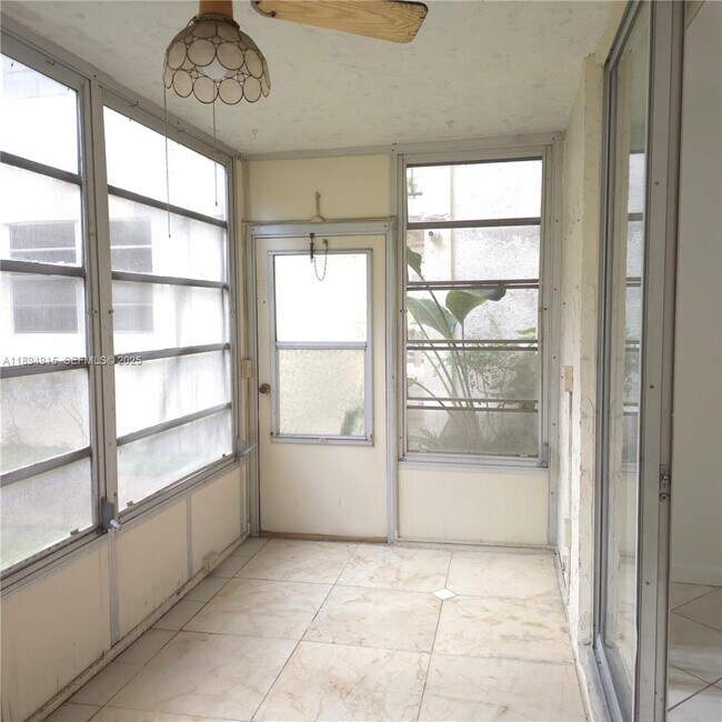 Photo - 3000 NW 48th Terrace Unidad 122