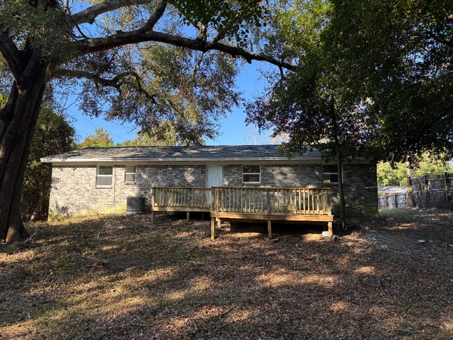 Photo - 213 Amellia Pl