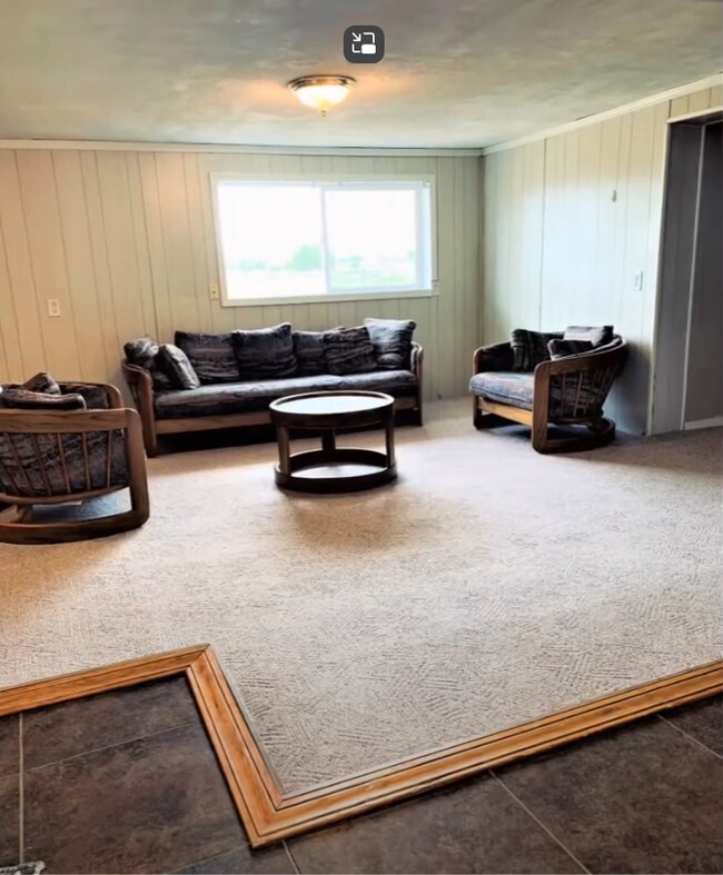 Photo - 2731 Elgin Rd NE