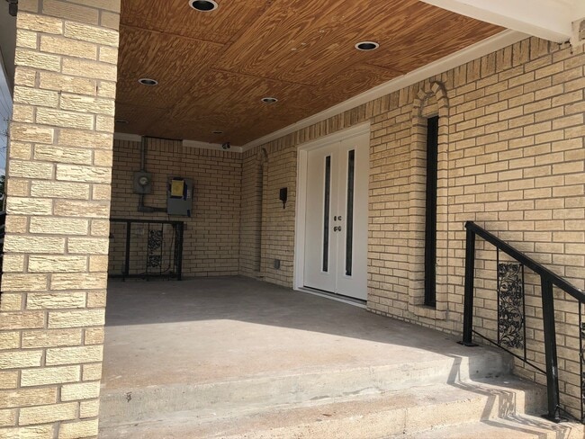 Photo - 3911 Fulton St