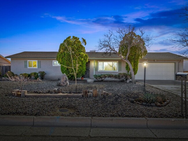 Charming 3 bed / 2 bath | SE Rio Rancho - Charming 3 bed / 2 bath | SE Rio Rancho House