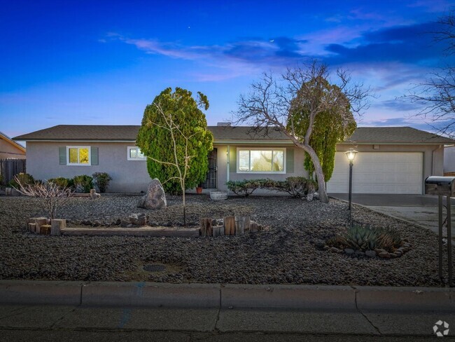 Building Photo - Charming 3 bed / 2 bath | SE Rio Rancho Rental