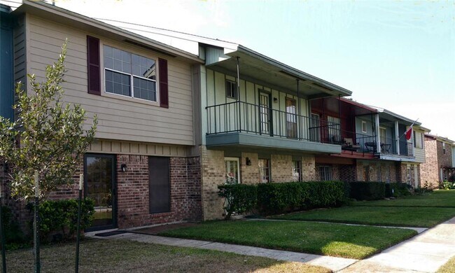 Photo - 8912 Glacier Ave