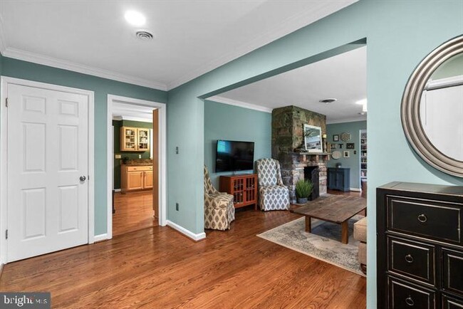 Photo - 15027 Braddock Rd