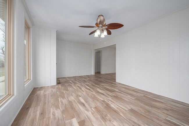 Photo - 87 E Hill St