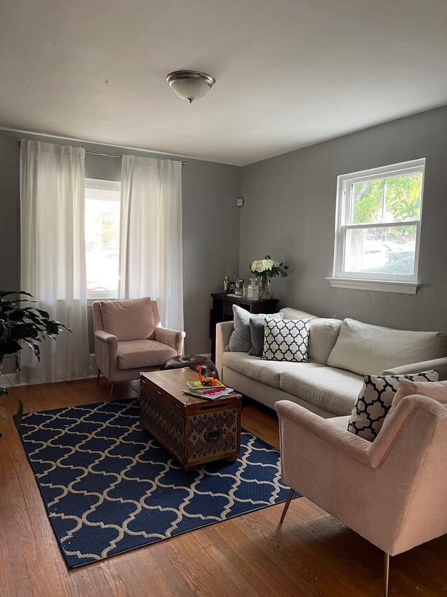 Photo - 3121 Lyndale Pl SE