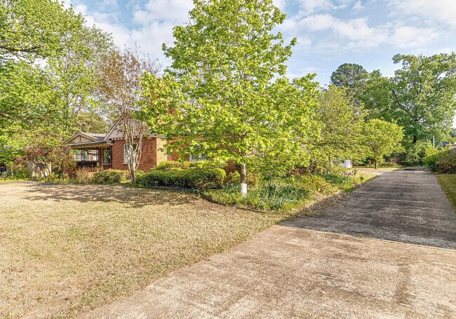 Photo - 1205 W Oak Ave