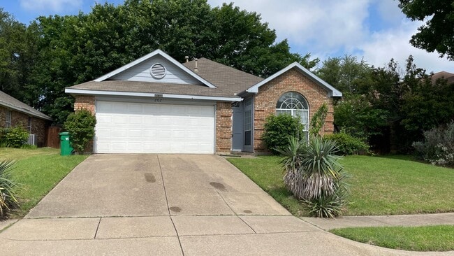 Building Photo - Nice Single Story in Waterford Oaks-Cedar Hill