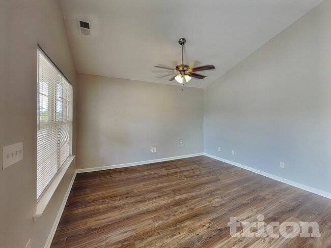 Photo - 180 Riglaw Cir