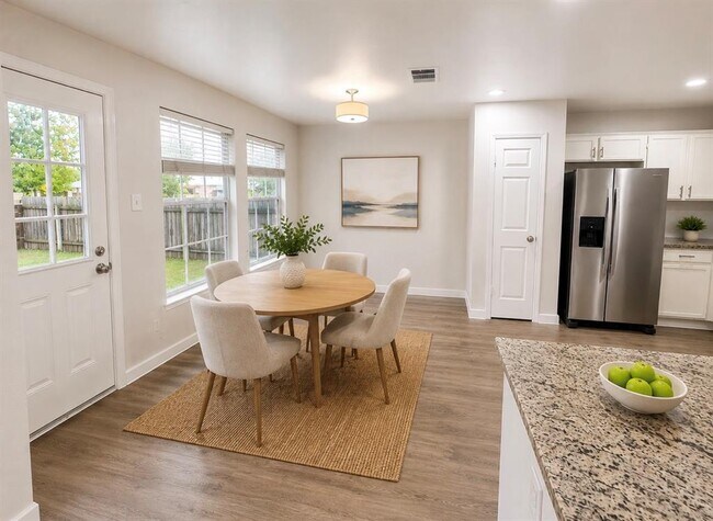 Photo - 1900 Woodland Dr