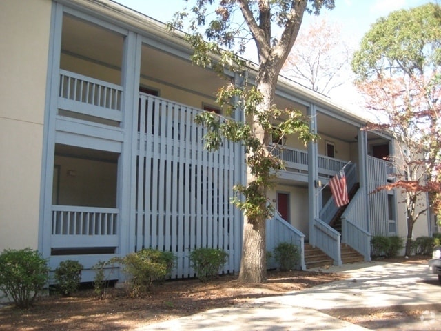 Building Photo - Lovely Studio in Gated Community Utilities... Rental