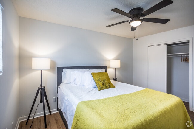 2 BR, 1 BA - 1023SF - Courtyard @ Ironworks