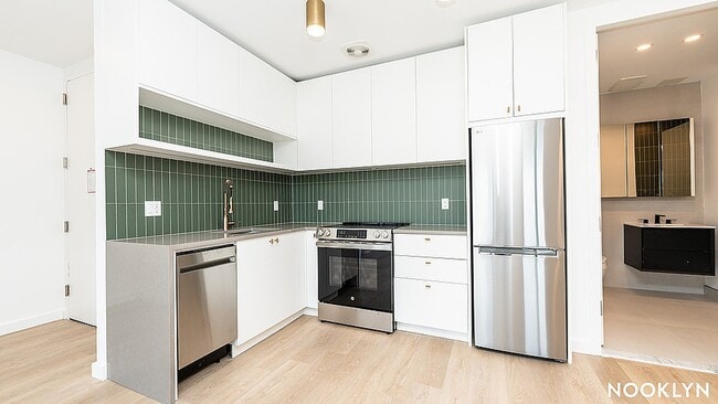 Building Photo - 527 Grand Ave Unit 901