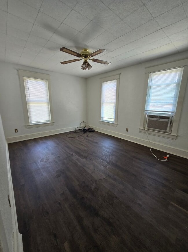 Spacious 3BD/1BA - Spacious 3BD/1BA House
