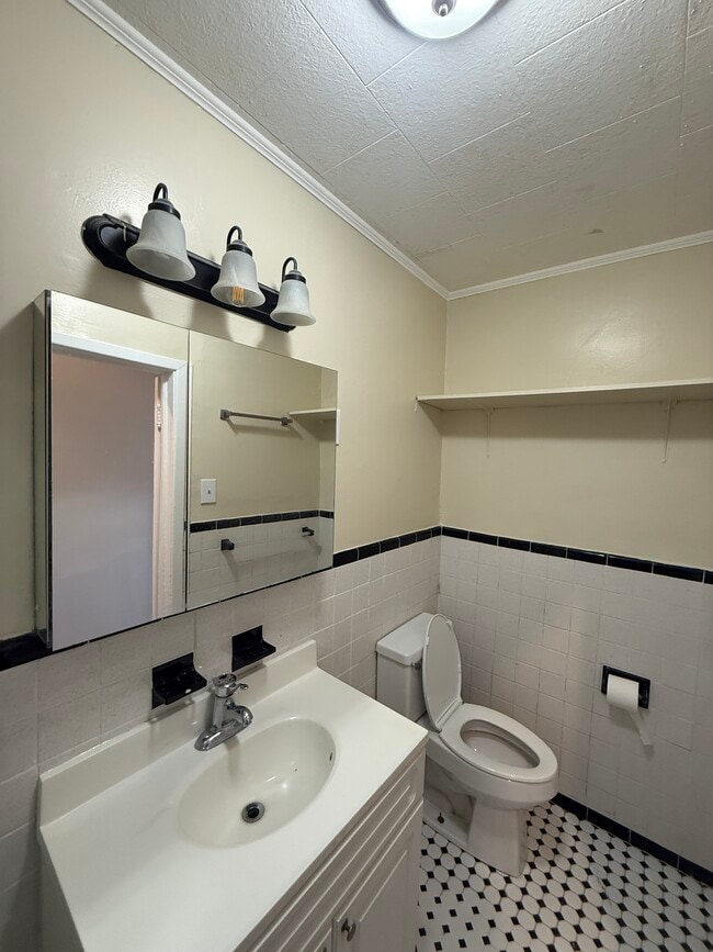 Bathroom - 6313 Eliot Ave Unit 63-13