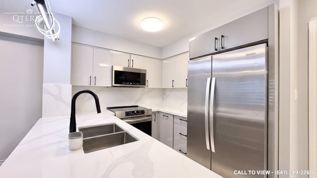 Photo - 872 Sheppard Av W Unit 301-872 Sheppard Ave W, North York, Ontario