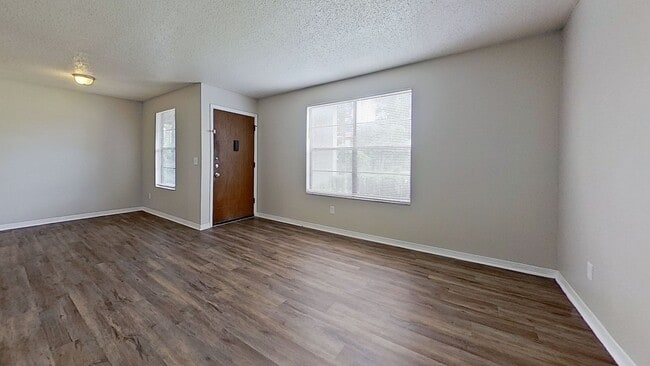 Photo - Desirable 2 beds/1.5 bath, first floor uni...