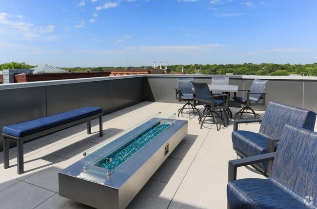 Roof top Patio - 111 Vine Apartments