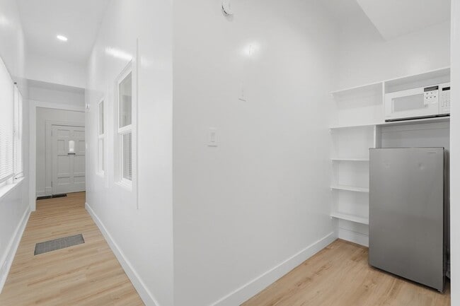 Building Photo - University of Utah Student Housing Unit 64 S