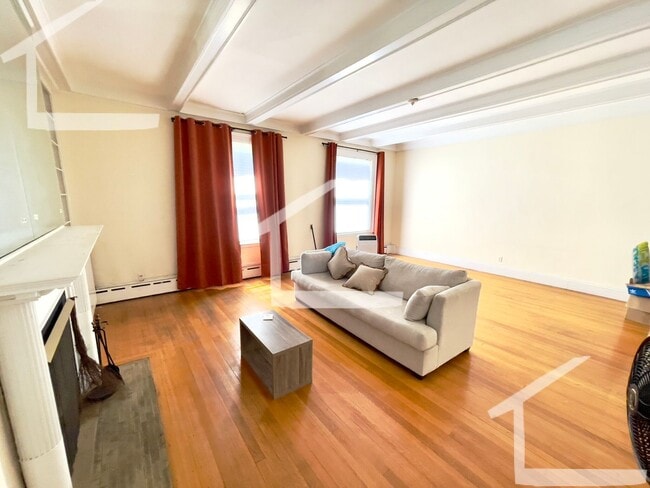 Photo - 1712 Beacon St