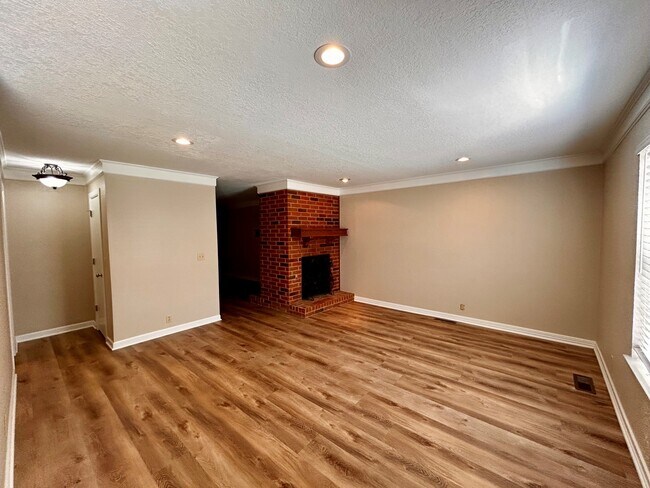 Photo - 11902 Shady Trail Ln