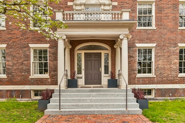 Building Photo - 17 Farrar St